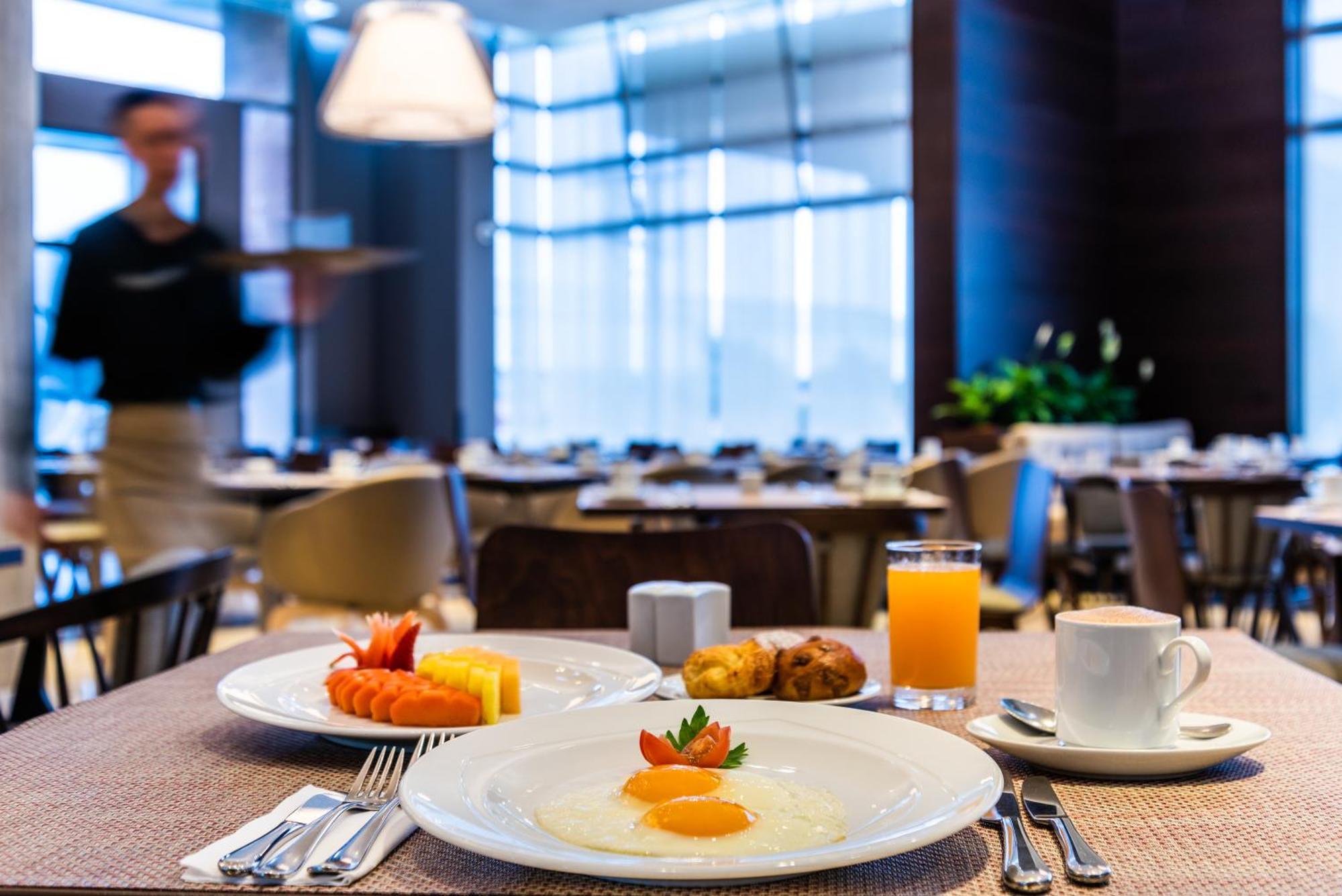 Hilton Doubletree Bogota Salitre Ar Ξενοδοχείο Εξωτερικό φωτογραφία A continental breakfast
