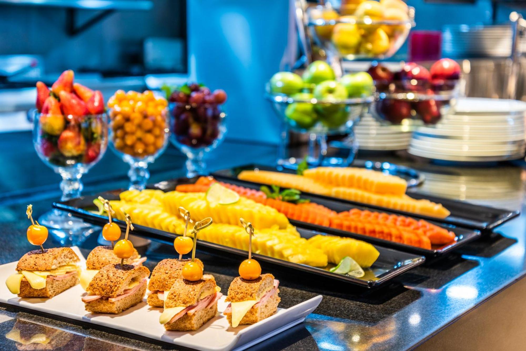 Hilton Doubletree Bogota Salitre Ar Ξενοδοχείο Εξωτερικό φωτογραφία A buffet