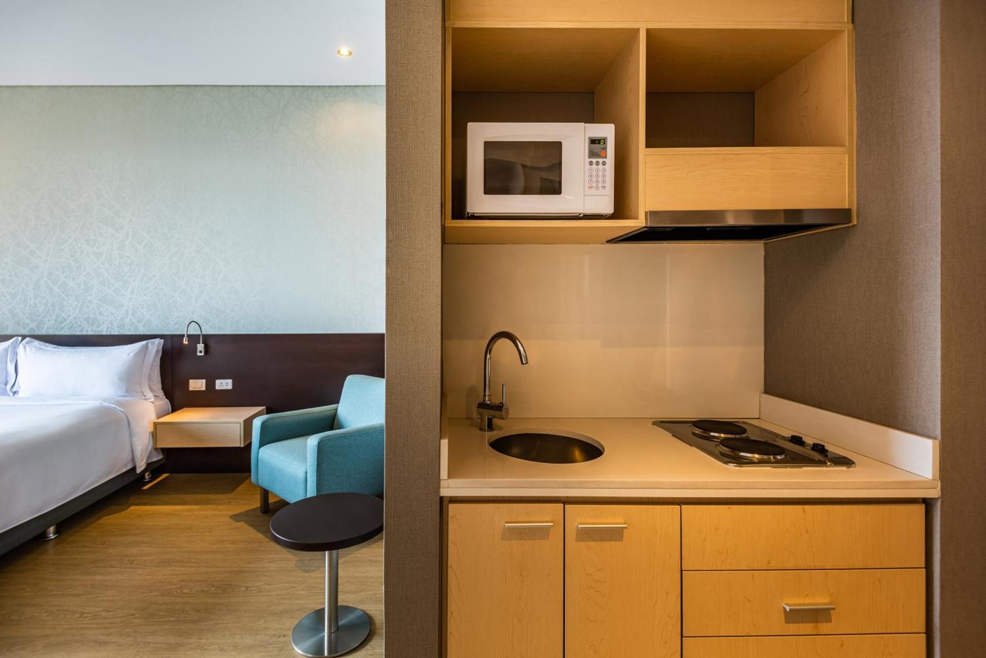 Hilton Doubletree Bogota Salitre Ar Ξενοδοχείο Εξωτερικό φωτογραφία A kitchenette in a hotel room