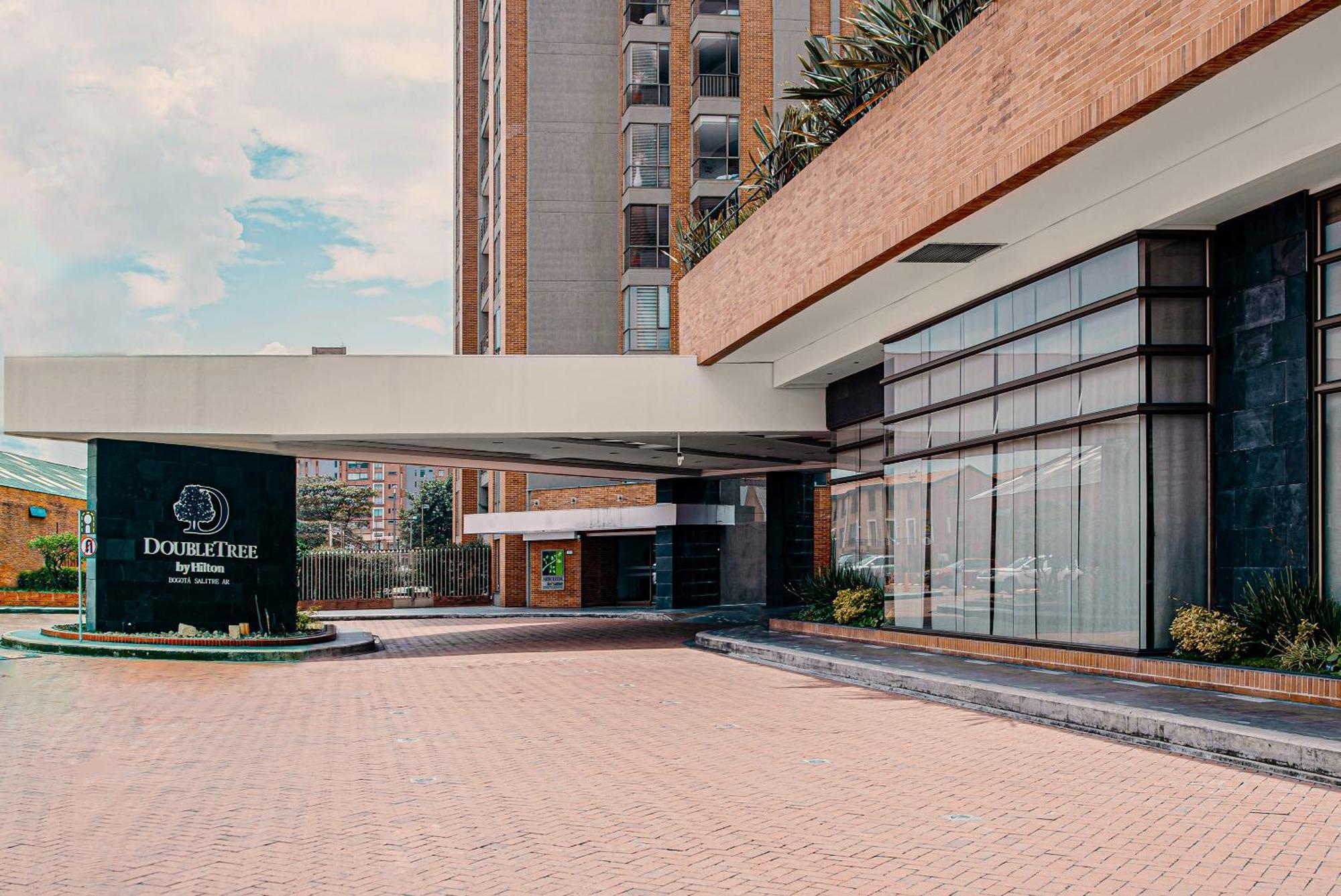 Hilton Doubletree Bogota Salitre Ar Ξενοδοχείο Εξωτερικό φωτογραφία Entrance of the hotel