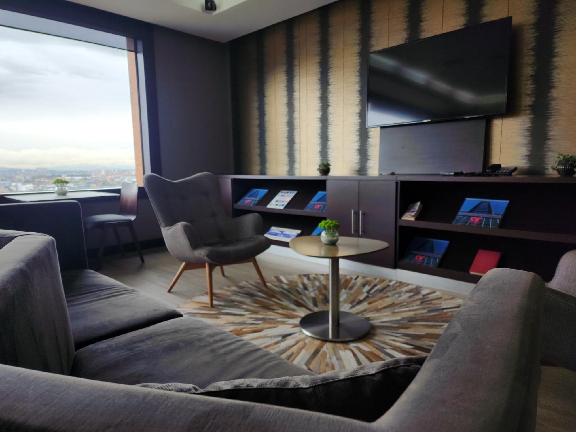 Hilton Doubletree Bogota Salitre Ar Ξενοδοχείο Εξωτερικό φωτογραφία The lounge at the airport